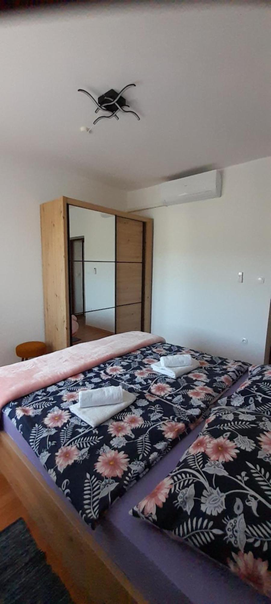 Apartment Tariba Supetarska Draga Exterior foto